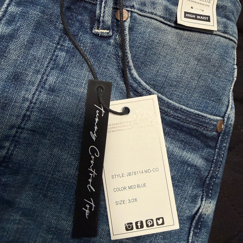 Judy Blue Denim Straight Capri Jean in Deep Blue - Picture 15 of 16